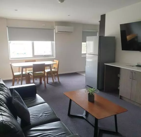 Motelli Carlton Suites