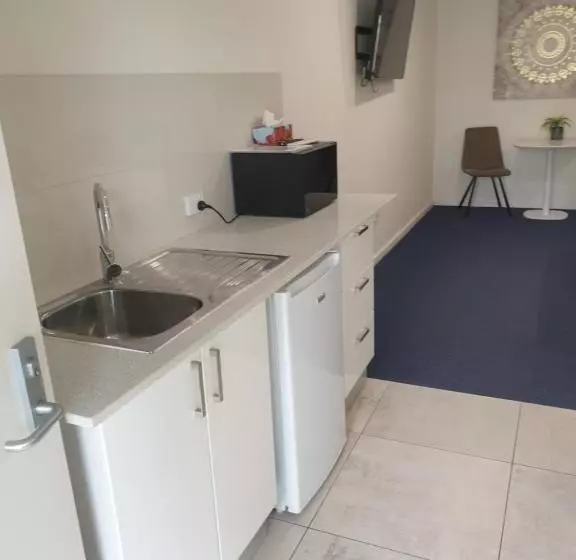 Motelli Carlton Suites