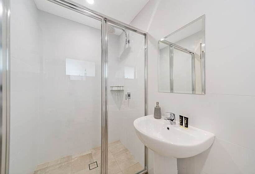 모텔 Carlton Suites