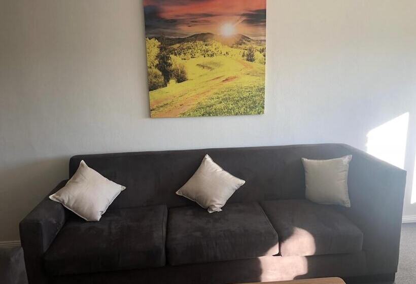 모텔 Carlton Suites