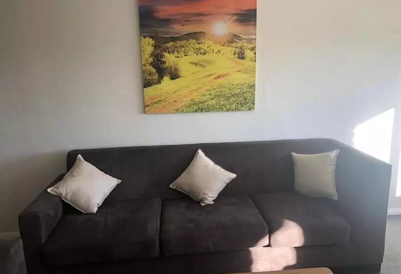 Motelli Carlton Suites