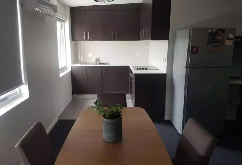 Motelli Carlton Suites