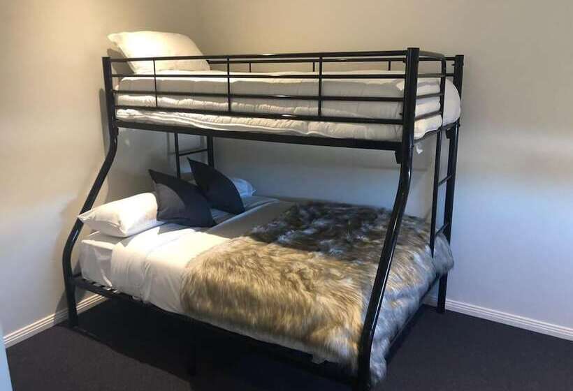 모텔 Carlton Suites