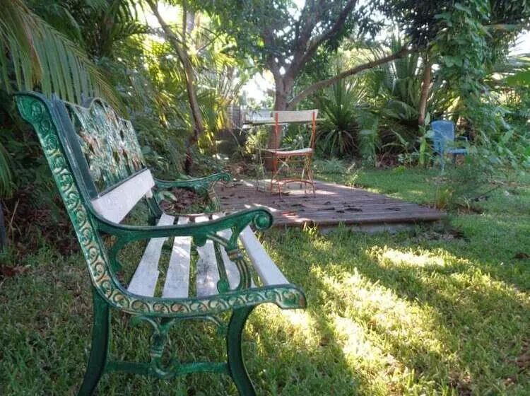 پانسیون L Arbre De Vie