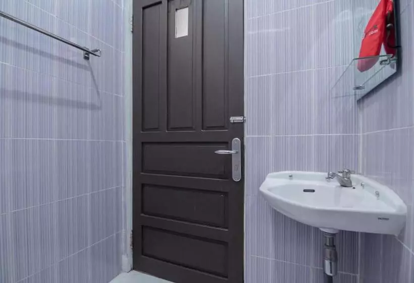 ペンション Reddoorz Syariah Plus @ Banjarbaru