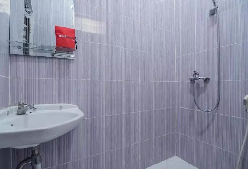 ペンション Reddoorz Syariah Plus @ Banjarbaru