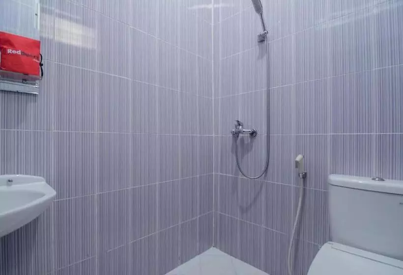 ペンション Reddoorz Syariah Plus @ Banjarbaru