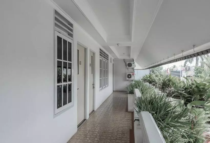 ペンション Reddoorz Syariah Plus @ Banjarbaru