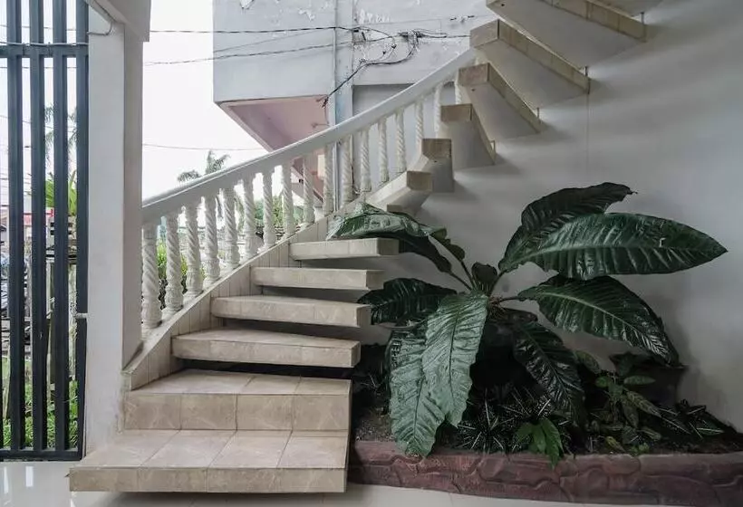 ペンション Reddoorz Syariah Plus @ Banjarbaru