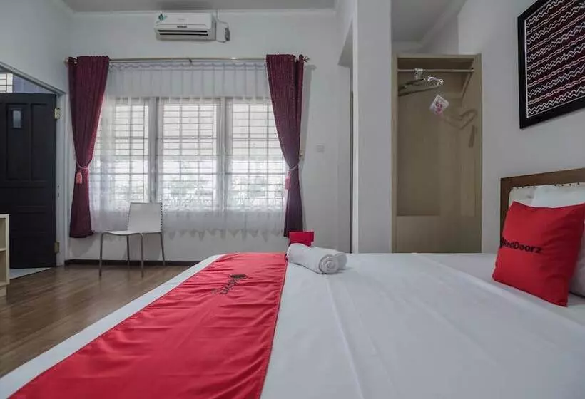 ペンション Reddoorz Syariah Plus @ Banjarbaru