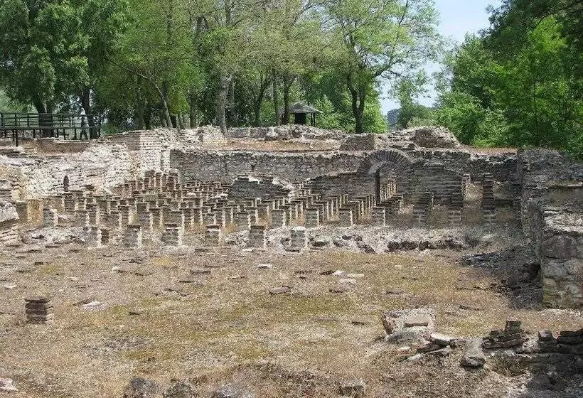 Retkeilymaja Villa Pigasos