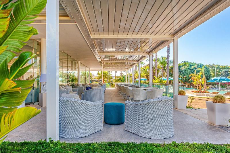 פונדק Acacia Palace