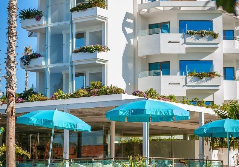 פונדק Acacia Palace