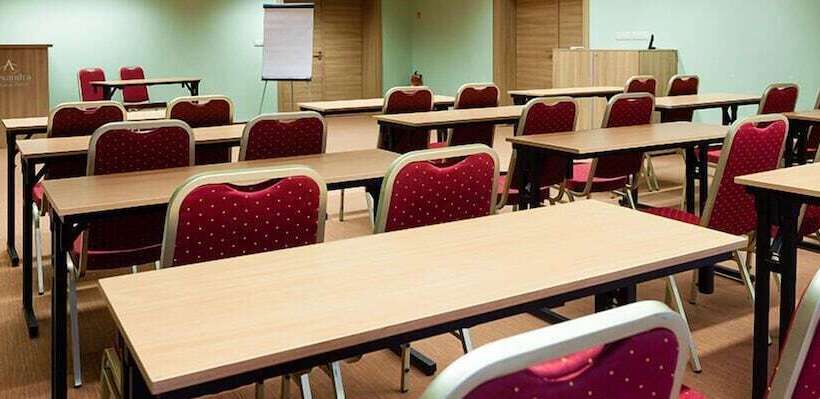 Отель Alexandra Wellness