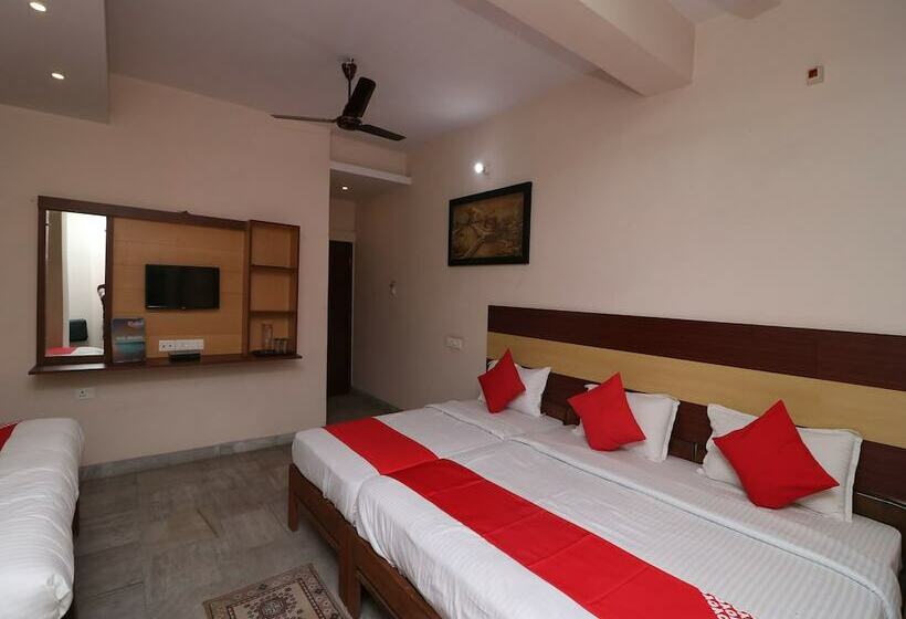 בית מלון כפרי Dwarika By Oyo Rooms