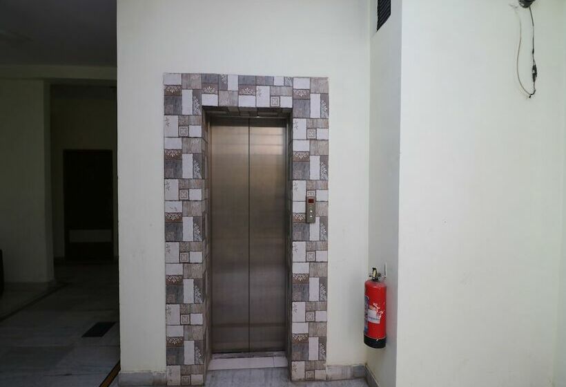 בית מלון כפרי Dwarika By Oyo Rooms