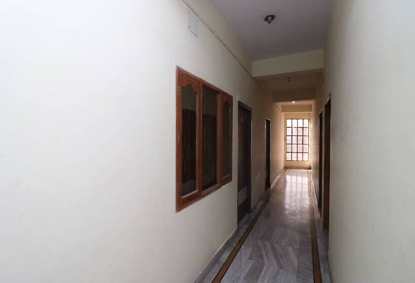 בית מלון כפרי Dwarika By Oyo Rooms