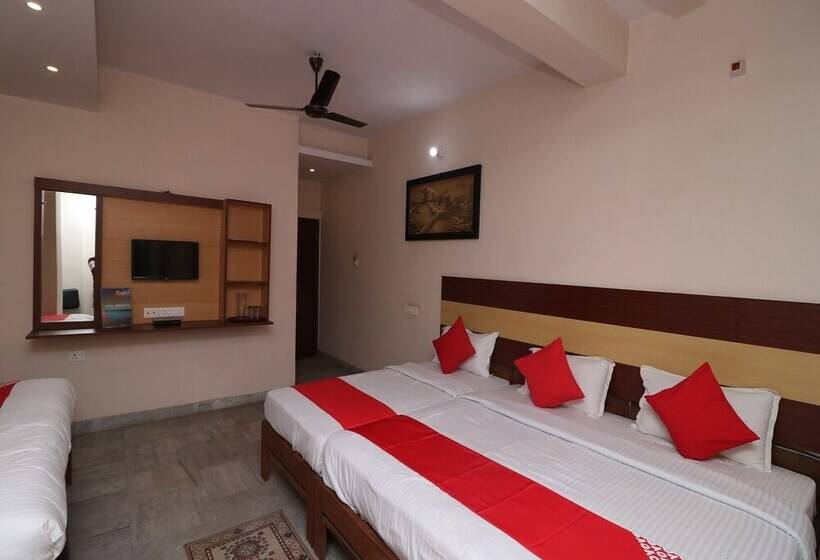 בית מלון כפרי Dwarika By Oyo Rooms