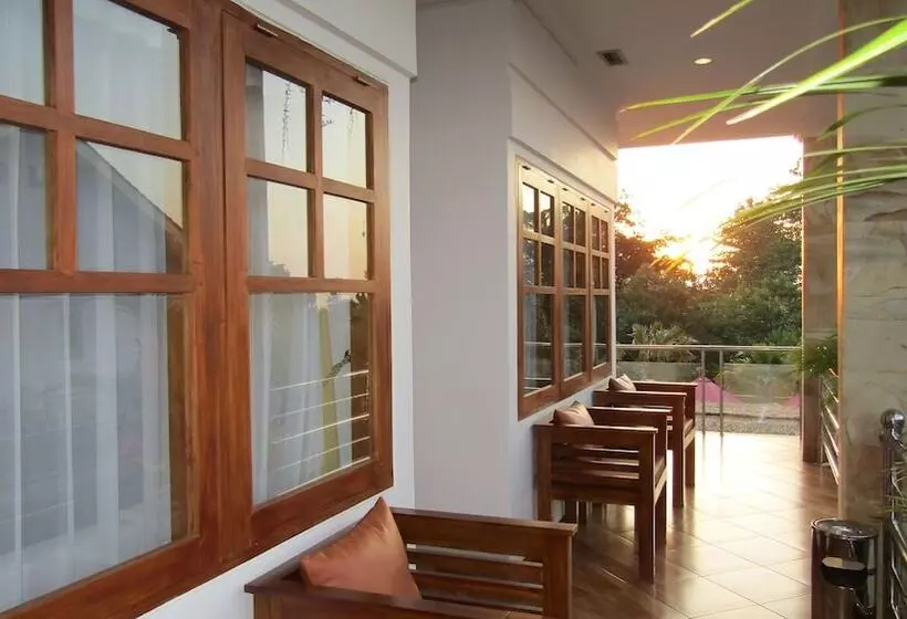 ホテル Grand Raka Homestay