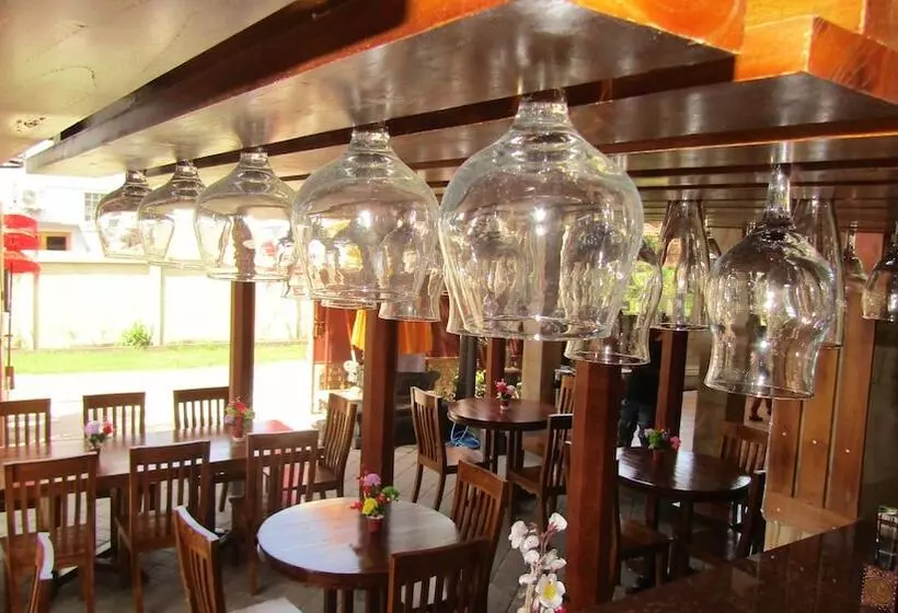 ホテル Grand Raka Homestay