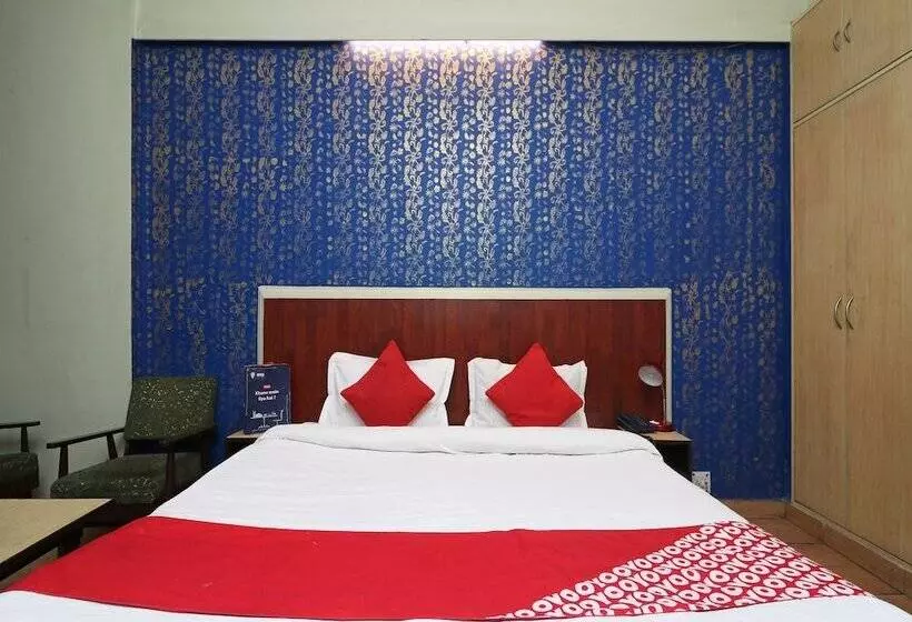 ホテル Samrat By Oyo Rooms