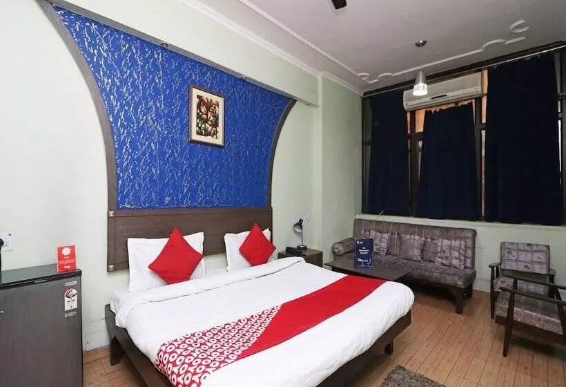 ホテル Samrat By Oyo Rooms