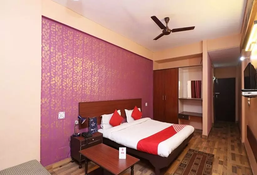 ホテル Samrat By Oyo Rooms