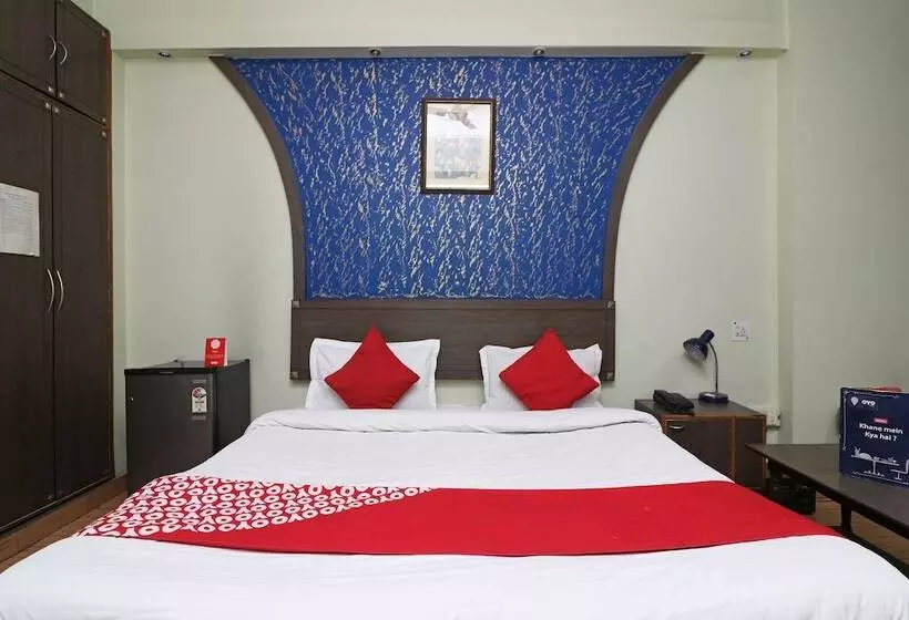 ホテル Samrat By Oyo Rooms