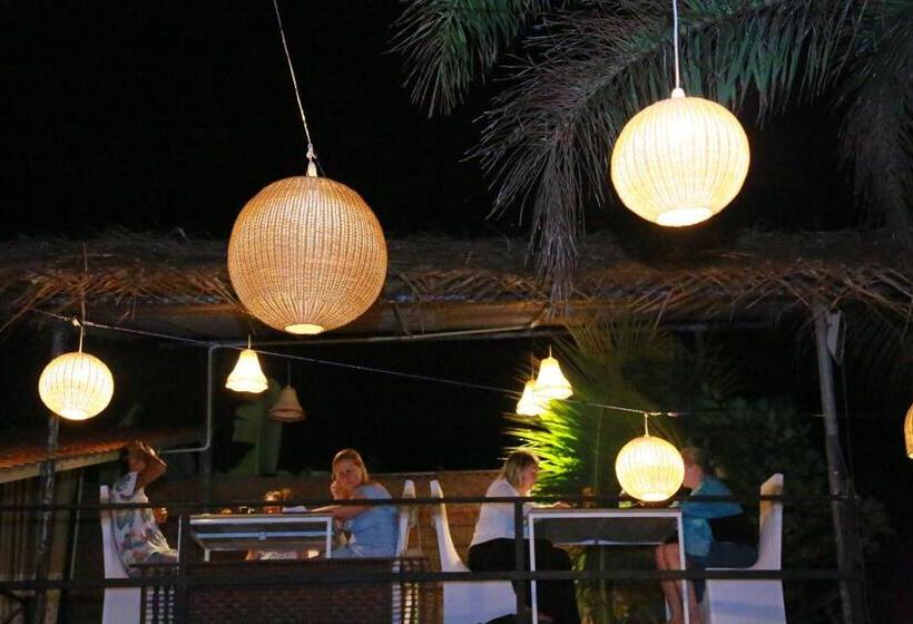 پانسیون Green Mo Holiday Inn