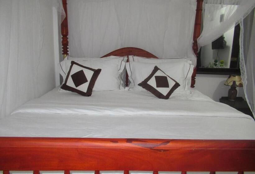 پانسیون Green Mo Holiday Inn