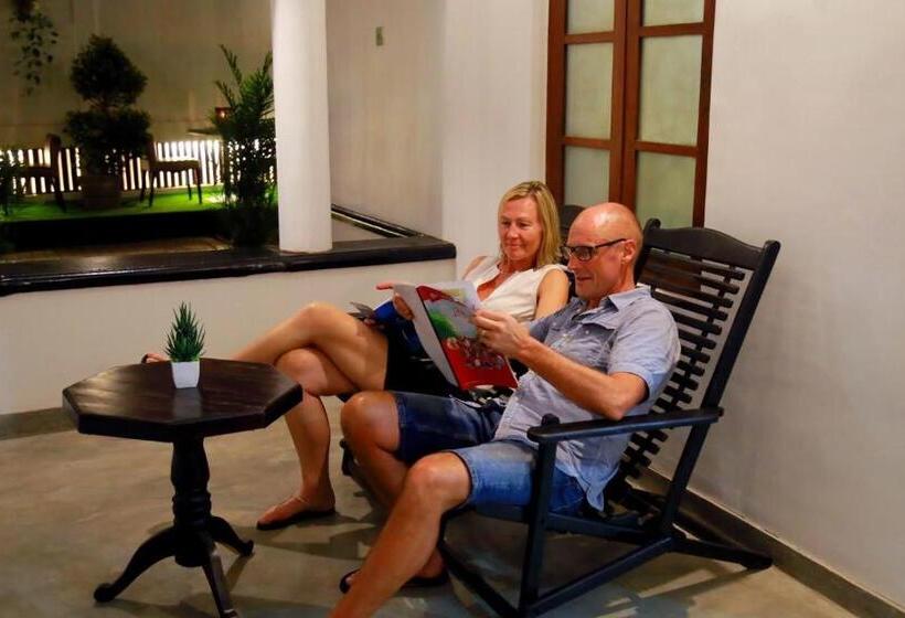 پانسیون Green Mo Holiday Inn