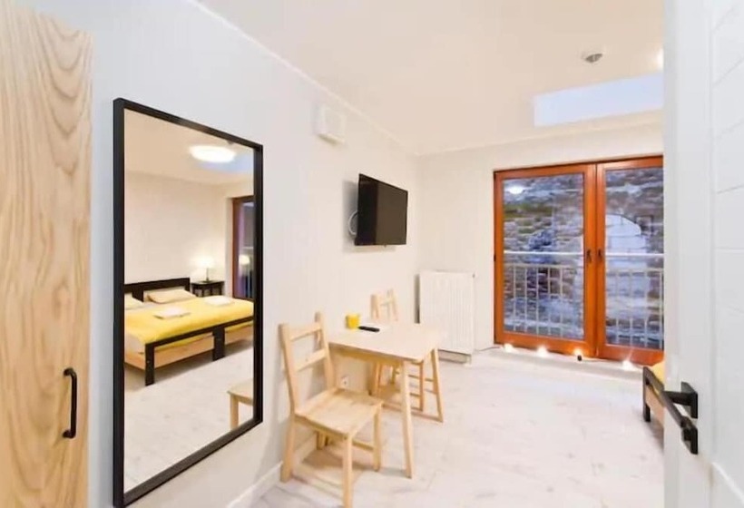 Waterlane Island Hostel&apartments