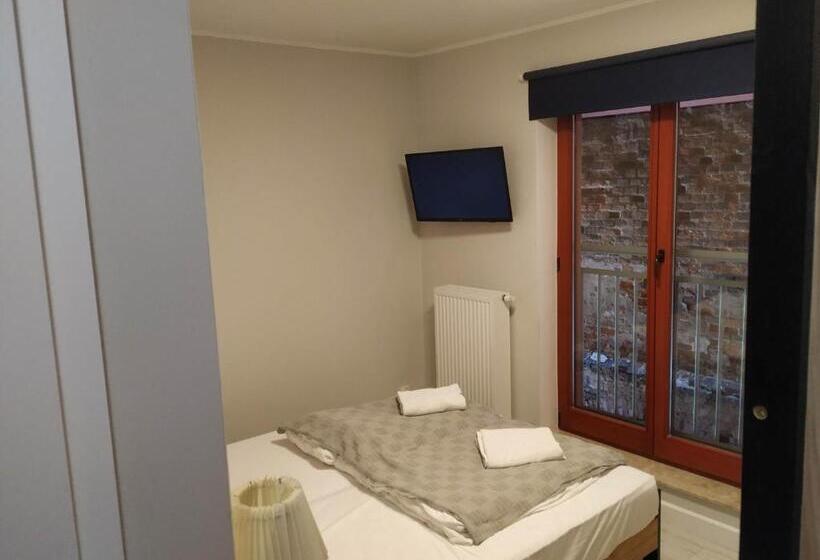 Waterlane Island Hostel&apartments