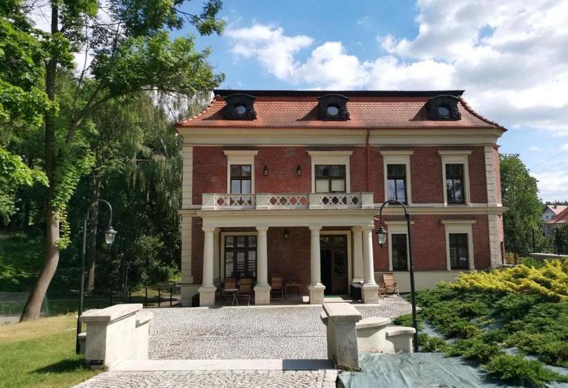 فندق Pensjonat Petite Charlotta