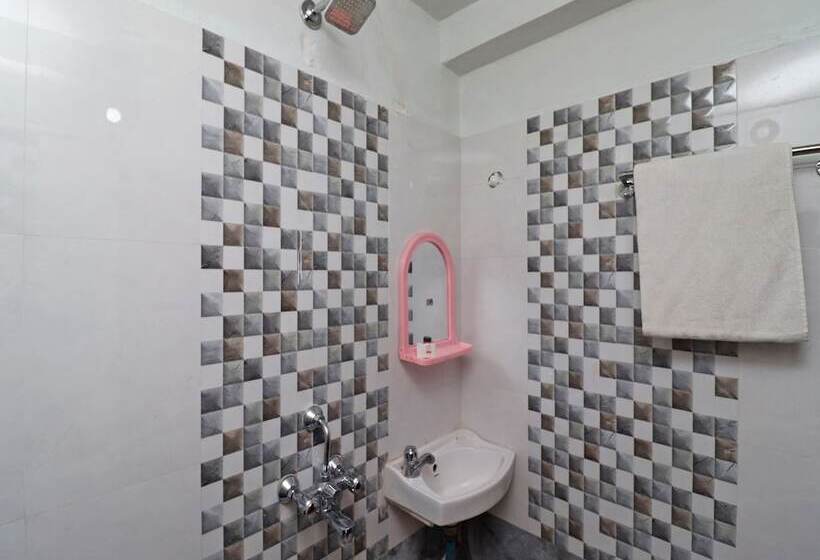 Hotel Continental & Lodge By Oyo Rooms