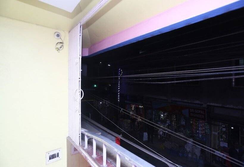 Hotel Continental & Lodge By Oyo Rooms