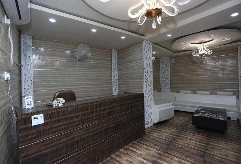 酒店 Crown Plaza By Oyo Rooms