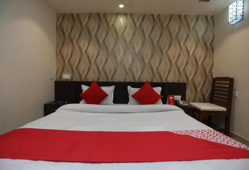 酒店 Crown Plaza By Oyo Rooms