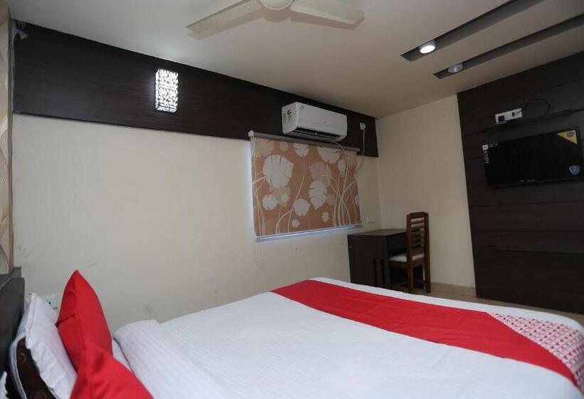 酒店 Crown Plaza By Oyo Rooms