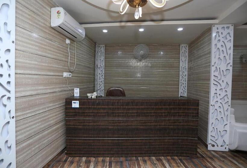 酒店 Crown Plaza By Oyo Rooms