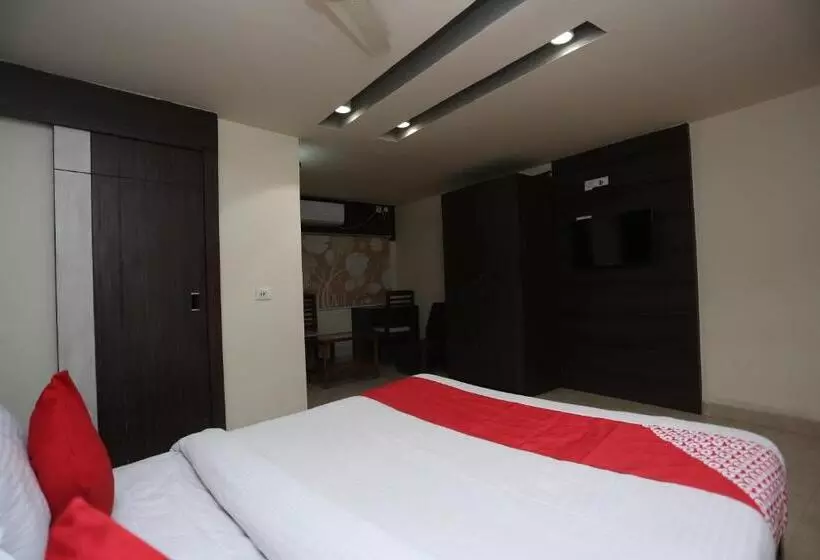 ホテル Crown Plaza By Oyo Rooms