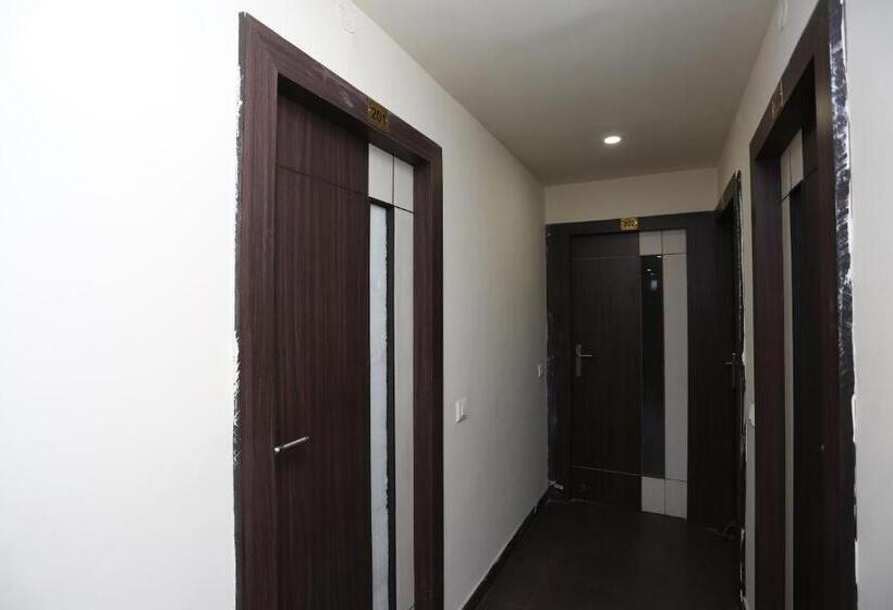 酒店 Crown Plaza By Oyo Rooms