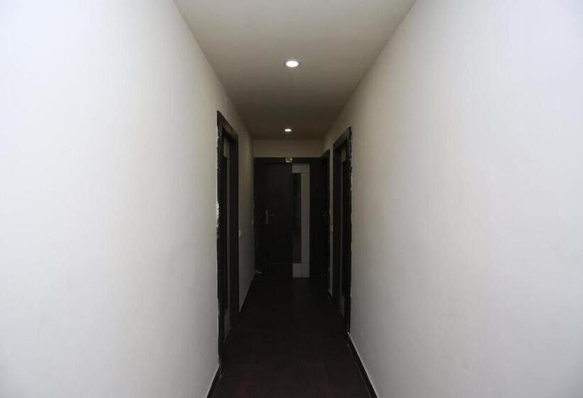 酒店 Crown Plaza By Oyo Rooms