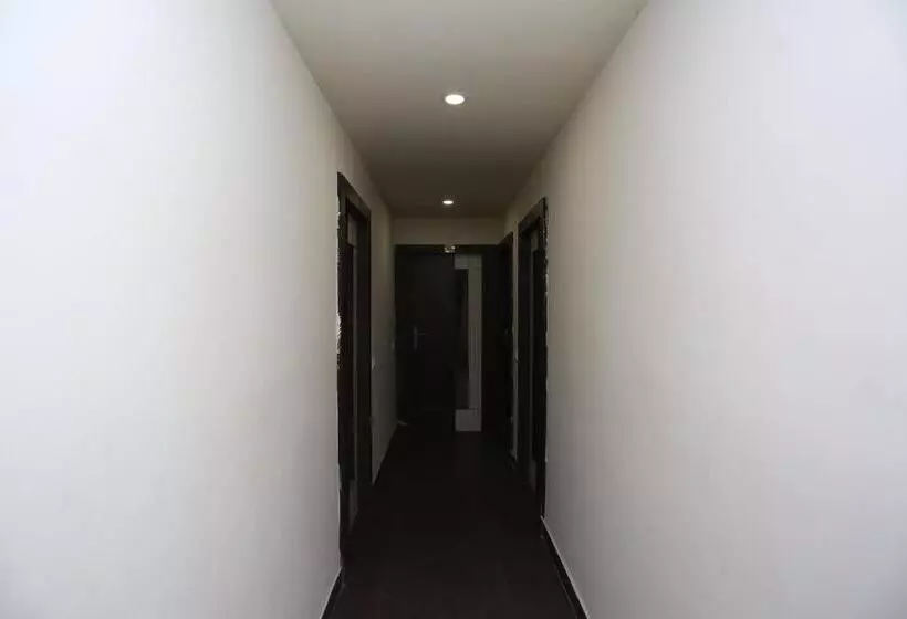 ホテル Crown Plaza By Oyo Rooms