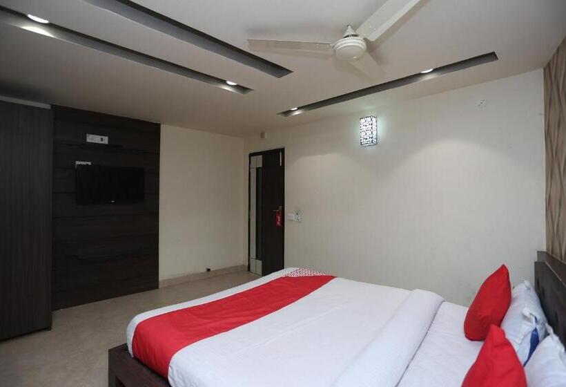 酒店 Crown Plaza By Oyo Rooms