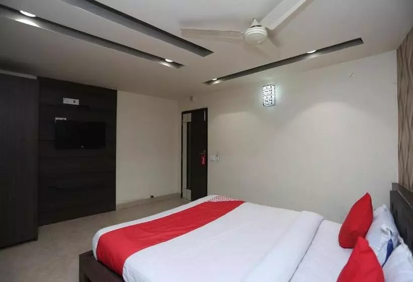 ホテル Crown Plaza By Oyo Rooms