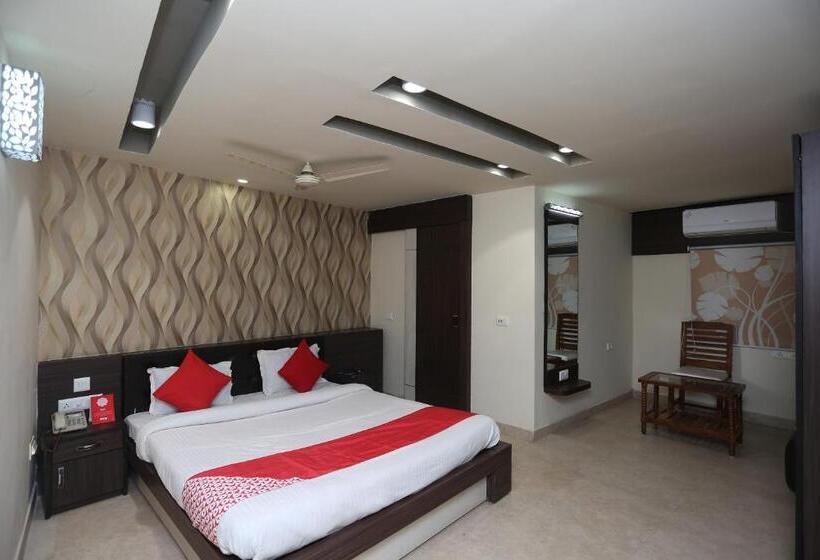 酒店 Crown Plaza By Oyo Rooms