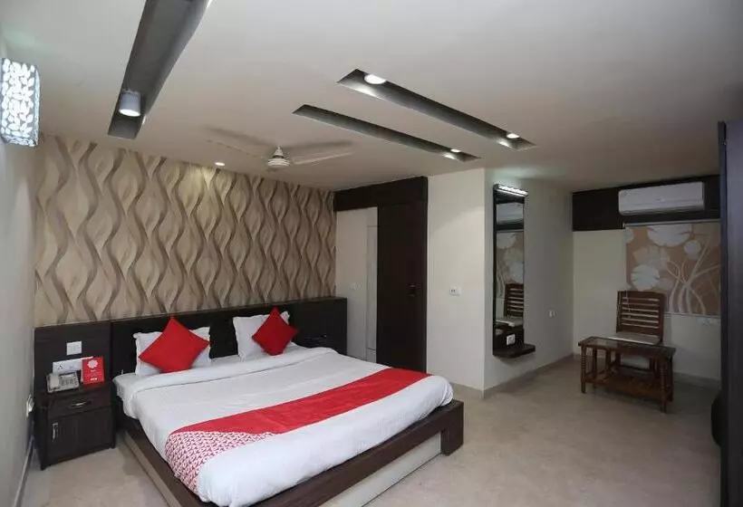 ホテル Crown Plaza By Oyo Rooms