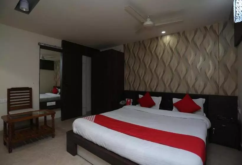 ホテル Crown Plaza By Oyo Rooms