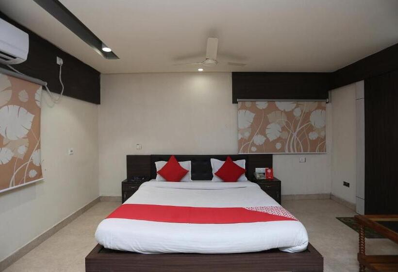 酒店 Crown Plaza By Oyo Rooms